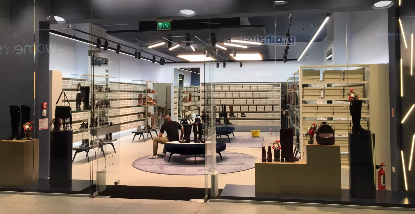 Building services project in a footwear store – photo 6.